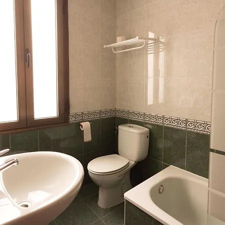 Green Hostel Oviedo * オビエド