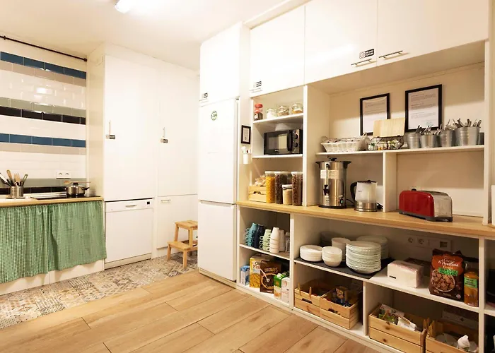 Green Hostel Oviedo بيت شباب