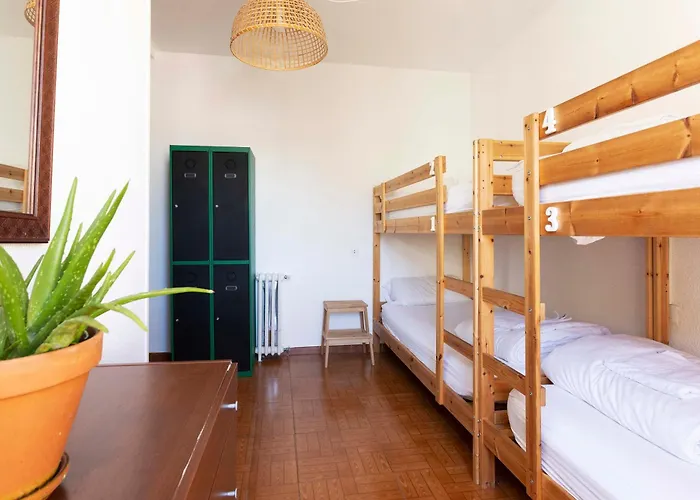 Green Hostel Oviedo بيت شباب *