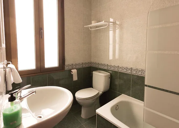 Green Hostel Oviedo * Овьедо