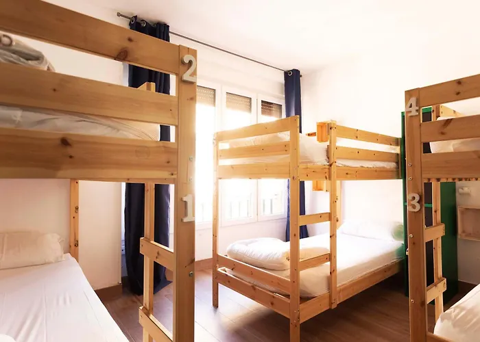 Green Hostel Oviedo * Овьедо